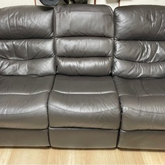 ニトリのリクライニングソファの画像