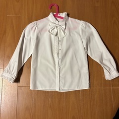 キッズフォーマルスーツブラウスコサージュセット130㎝
の画像