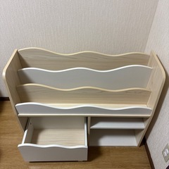 本棚、絵本棚、おもちゃ箱の画像