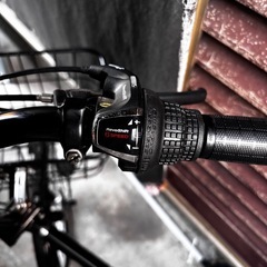 黒の20インチ自転車の画像