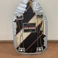 コードレスアイロンとアイロン台の画像