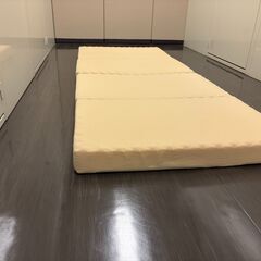 IKEA 折りたたみ式マットレスの画像