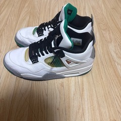 ナイキのエアジョーダン4ですの画像