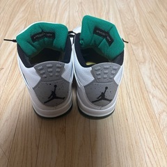 ナイキのエアジョーダン4ですの画像