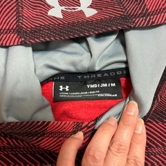 取引中⭐︎アンダーアーマー  パーカー  130〜140ぐらいの画像