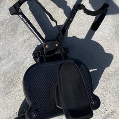 ベビーカーに取り付けるステップの画像