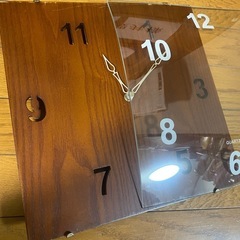 QUARTZ 掛け時計の画像