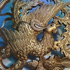 【幸運を呼ぶ】豪華絢爛！黄金の鳳凰と牡丹の壁飾り 開運・招福のシンボルの画像