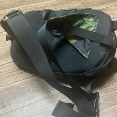 ノースフェイスボディバッグ迷彩の画像