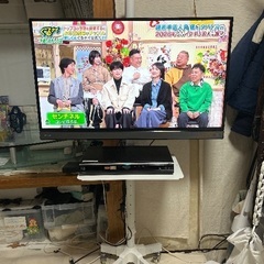 40型テレビとブルーレイの画像