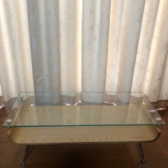 ガラステーブルの画像