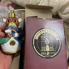 香水スプレー置物の画像