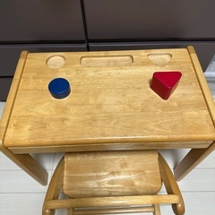 子供用　机　椅子の画像