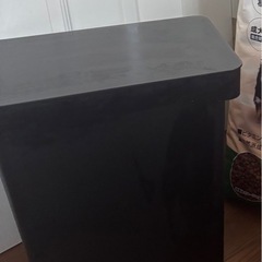 ドッグフード、ペットベッド、ドッグフードコンテナの画像