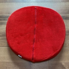 いちごのクッションの画像