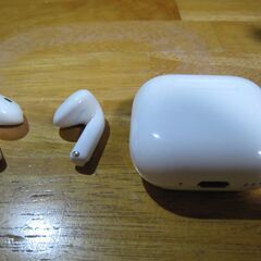 Air Pods 4（アクティブ・ノイズ・キャンセリング搭載）の画像
