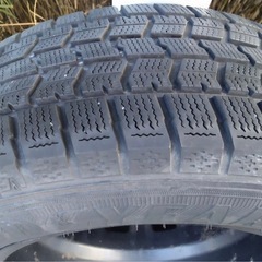 スタッドレスタイヤ　ホイール付き
の画像