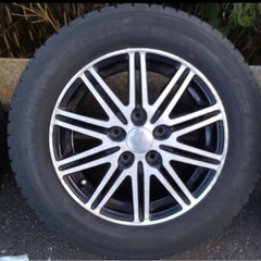 スタッドレスタイヤ　ホイール付き
の画像