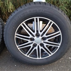 スタッドレスタイヤ　ホイール付き
の画像