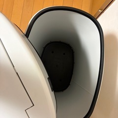 自動ゴミ箱の画像