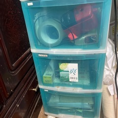 プラスティック4段ボックスの画像