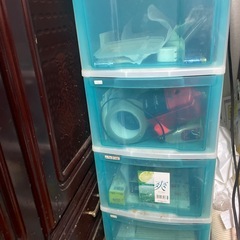 プラスティック4段ボックスの画像