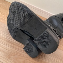 ブラックロングブーツ バックル付きの画像