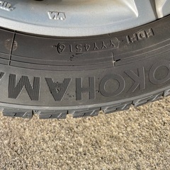 冬用タイヤ（215/60R 16）の画像