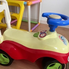 おもちゃの車の画像