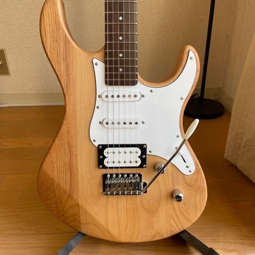 YAMAHAパシフィカ112VとLEKATOのギターアンプ