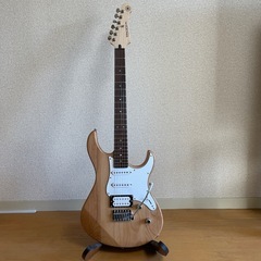 YAMAHAパシフィカ112VとLEKATOのギターアンプの画像