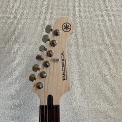 YAMAHAパシフィカ112VとLEKATOのギターアンプの画像