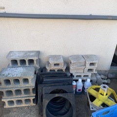 1/10を目処に処分　コンクリートブロック　CBの画像