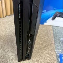 PlayStation 4 Pro本体 CUH-7000B 1TBの画像