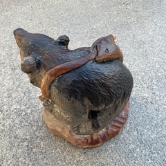 北海道　熊の置物の画像