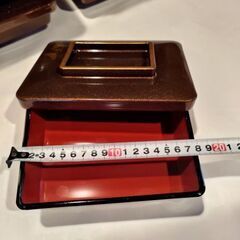 うな重重箱4個セット 中古品です。蓋付きです。引取り専用の画像