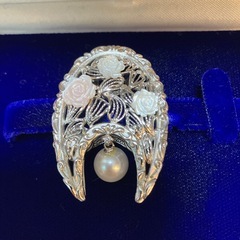 🔵シルバー　バラ　真珠の帯留❷の画像