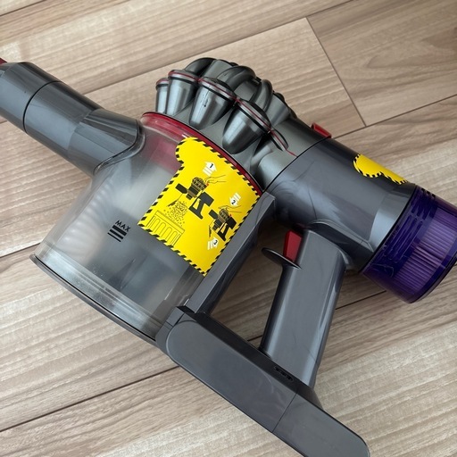 （引き渡し予定者決定）ダイソン コードレス掃除機 V8  fluffy