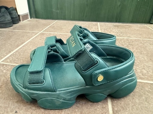 JORDAN グリーンスポーツサンダル箱付き