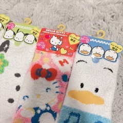 ②【ドンキ限定23-25㎝】サンリオ Sanrioモコモコ靴下4足セット ソックスの画像