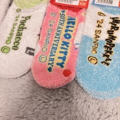 ②【ドンキ限定23-25㎝】サンリオ Sanrioモコモコ靴下4足セット ソックスの画像