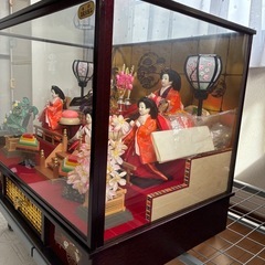 お雛様三段飾りガラスケース付き、オルゴール機能、ぼんぼり電球付きの画像