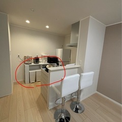 収納棚 ＋ 伸長テーブル 2点セット 幅133～207cm ホワイト 2口コンセント付き キッチン収納 食器棚 収納家具の画像