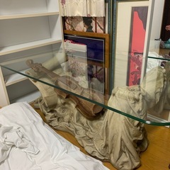 ロココ調ガラスローテーブルの画像