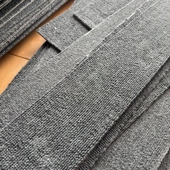 【決まりました】ニトリ タイルカーペット6畳分（30枚＋カット済み）お庭やガレージに！の画像