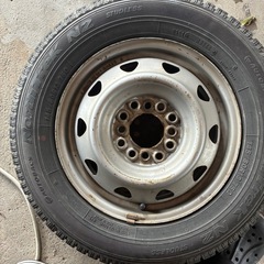 古いスタッドレスタイヤホイール付き13インチの画像