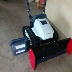 新春特別価格　1月31日迄　ホンダ 電動ユキオス　予備バッテリーユニット付  SB800e  排土板型除雪機  中古品　の画像