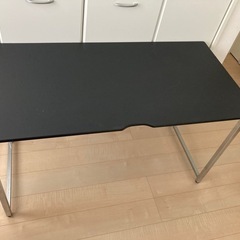 パソコンデスクの画像