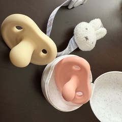 おしゃぶり2個(3ヶ月〜6ヶ月)の画像