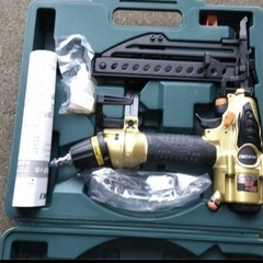 Hikoki 50mm 高圧フロア用タッカ(エアダスタ付)   の画像